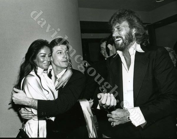 Andy Gibb, Barry Gibb, Barry__s wife 1982 Cliff.jpg